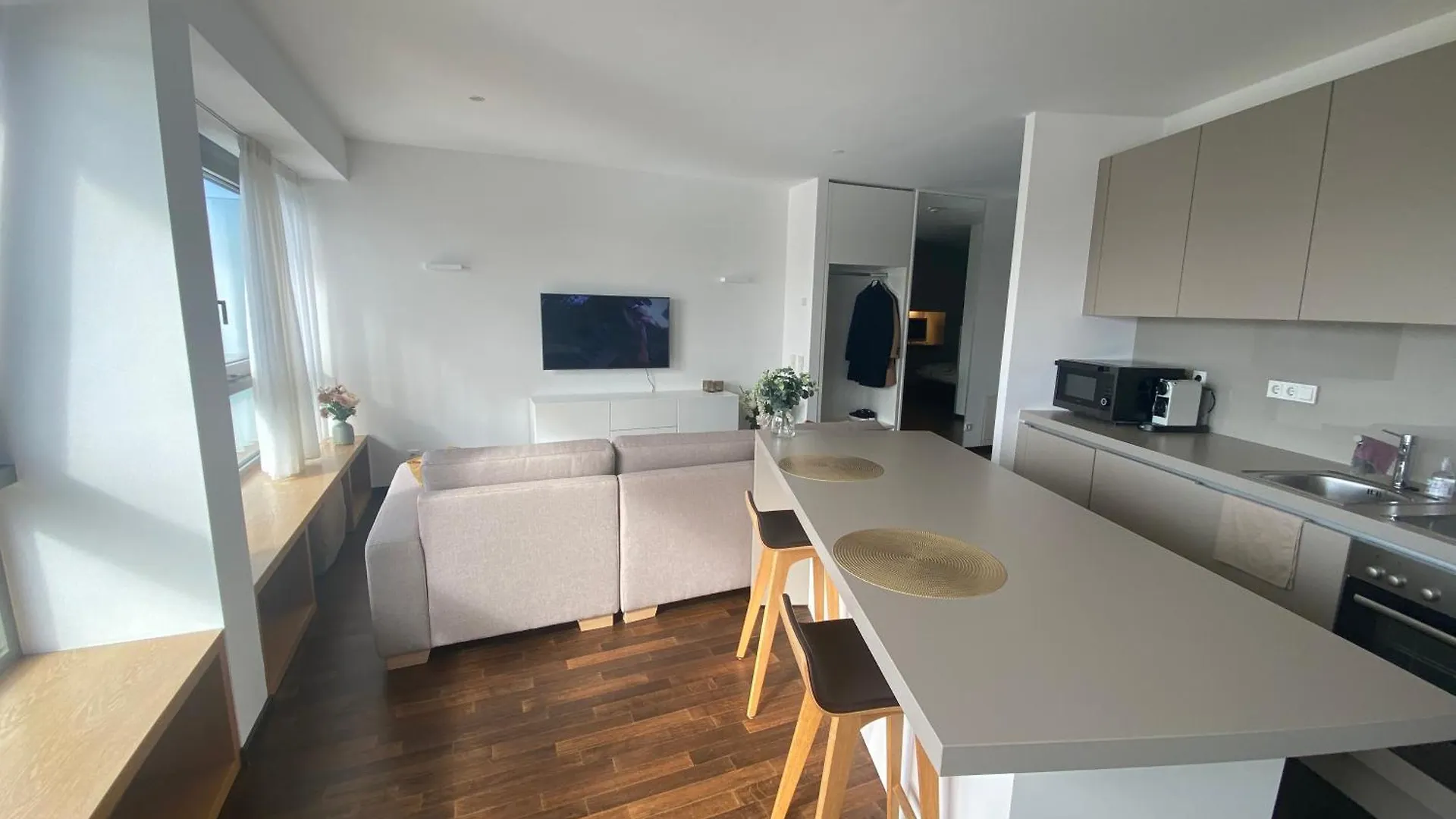 Luxurious Apartment In High Class Building Kranhaus In ケルン