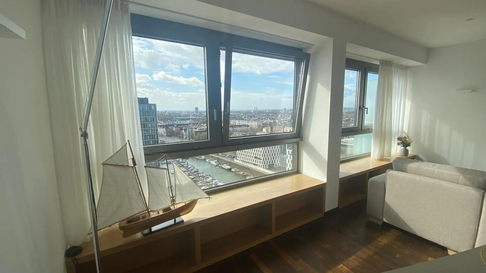 Luxurious Apartment In High Class Building Kranhaus In ケルン ドイツ