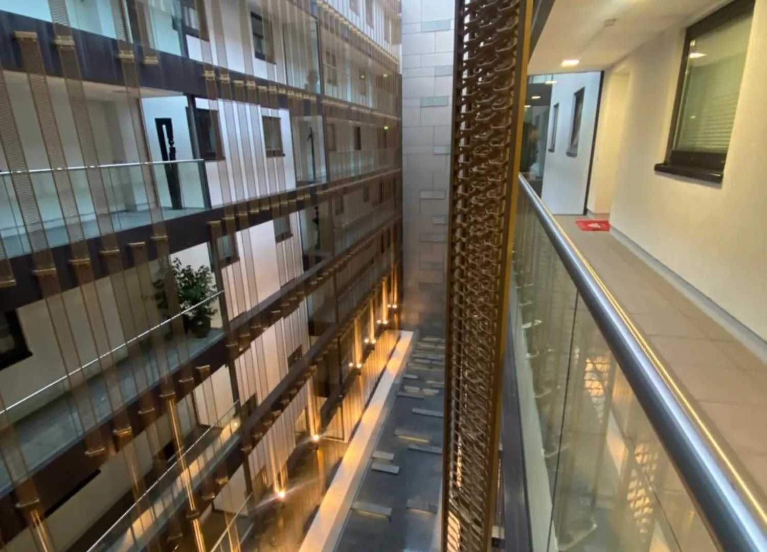 Luxurious Apartment In High Class Building Kranhaus In ケルン